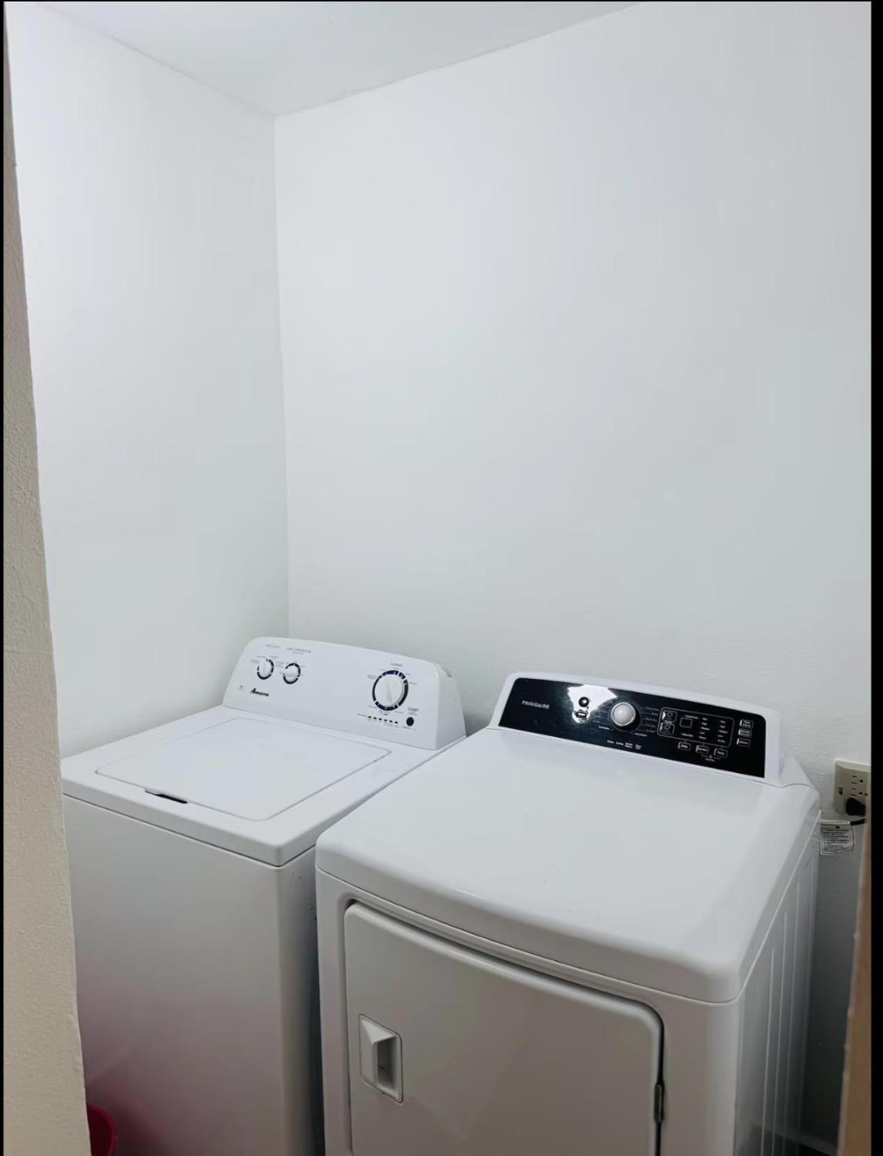 Hollywood Apartments 야부코아 외부 사진