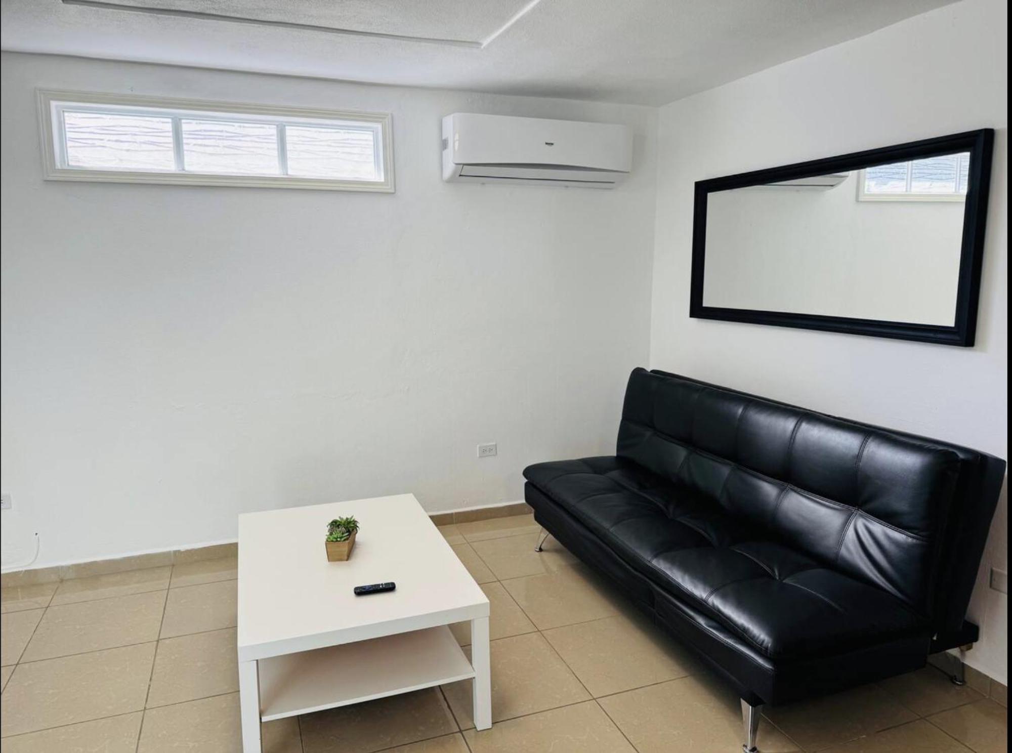 Hollywood Apartments 야부코아 외부 사진